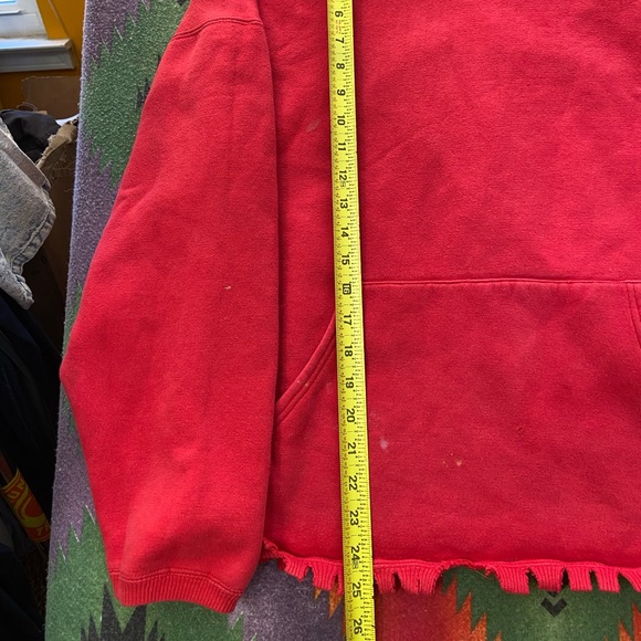 VINTAGE MARLBORO PULLOVER HOODIE SIZE LARGE DISTRESSED FIT SEE PHOTOS FADED RED - Picture 5 of 9